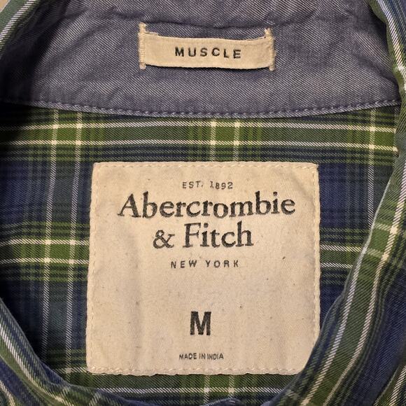 Abercrombie & Fitch Muscle Fit Mens Button Down Shirt Size M Blue Plaid Preppy - Picture 4 of 10